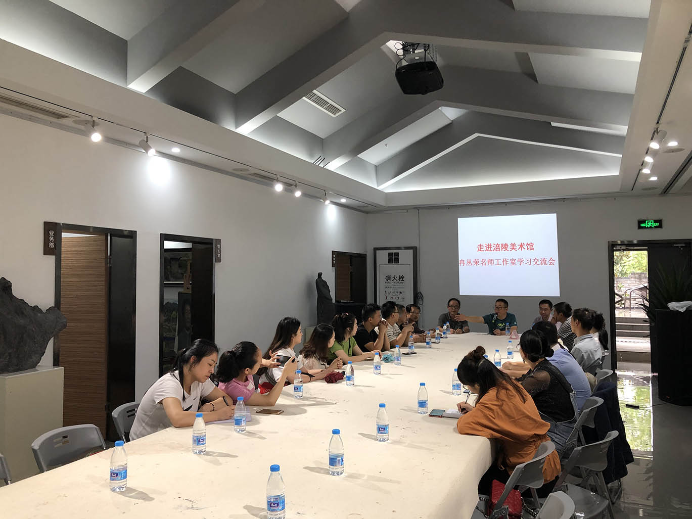 走进涪陵美术馆——冉丛荣名师工作室学习交流会