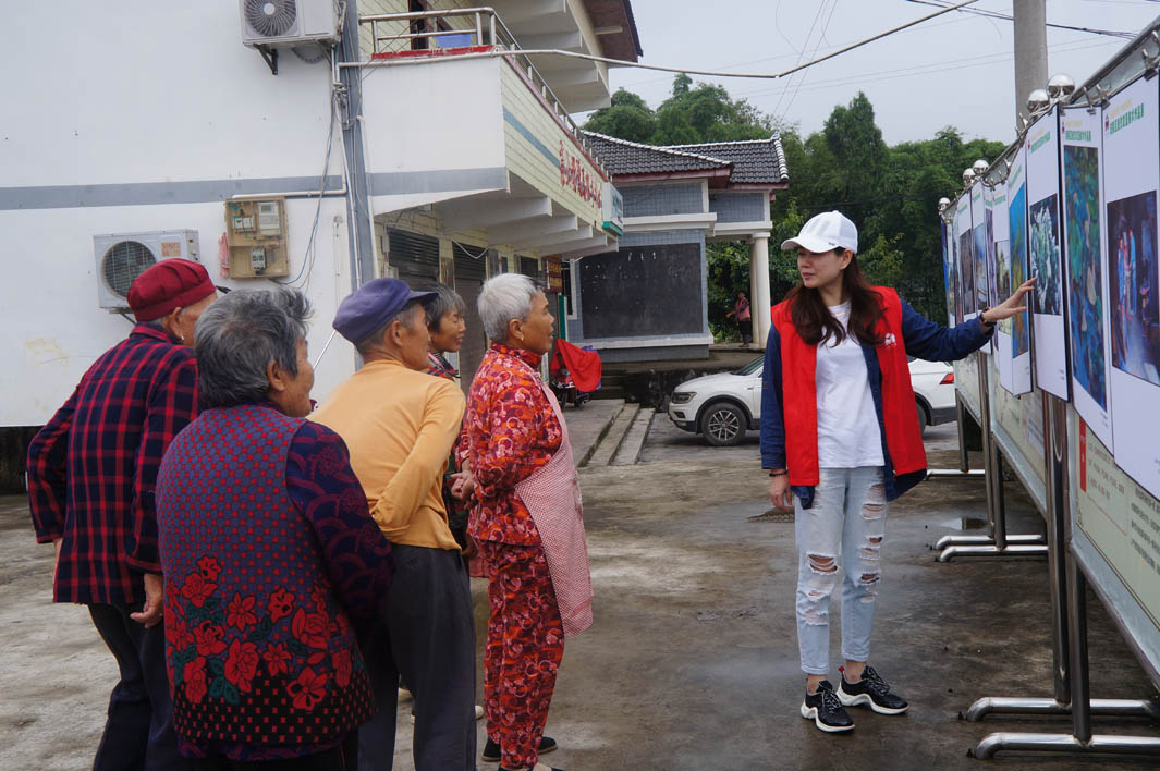 涪陵美术馆送展览下基层走进白涛街道